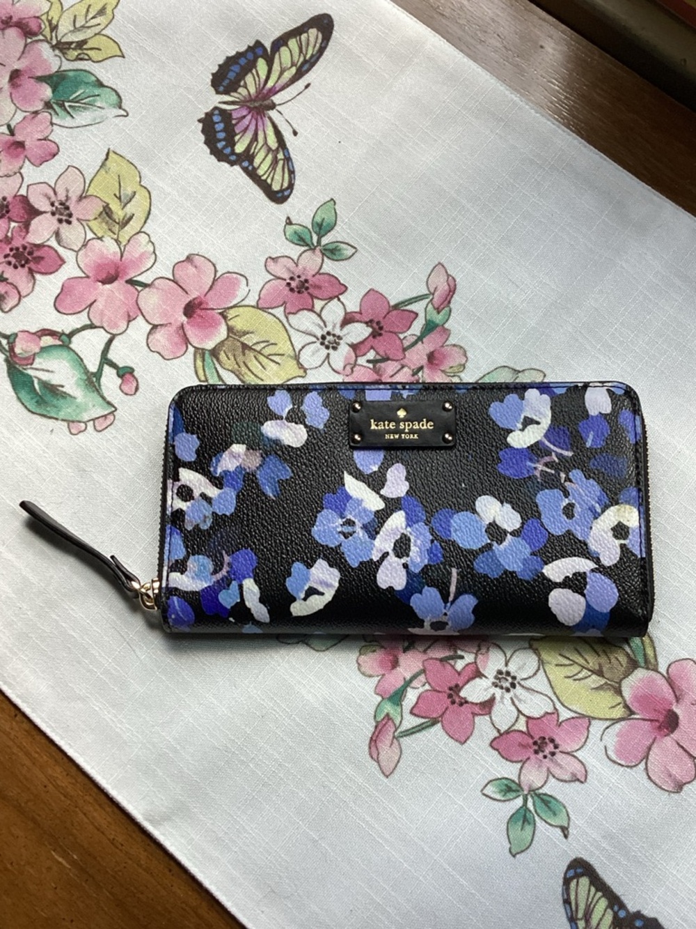Kate Spade Black Floral Zip Wallet (Caley Grove Street fabric)